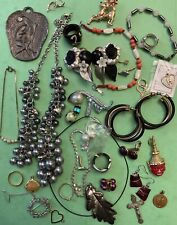 LOT BIJOUX BAGUES, BROCHES, BRACELET, COLLIER