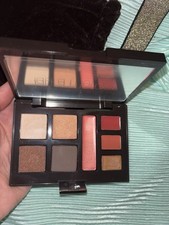 Magnifique Laura Mercier palette Visage Neuve