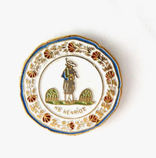 Pin's assiette Quimper HB