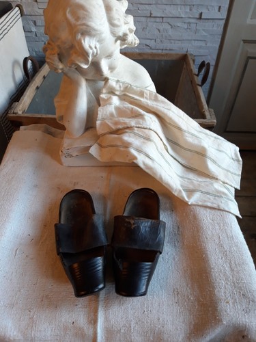 Ancienne paire sabots - de,