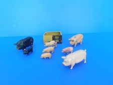 BRITAINS LA FERME :  GRAND ENSEMBLE DE COCHONS  avec porcherie en plomb creux
