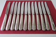 12 Couteaux en  metal argenté