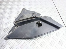 Moulure avant droite essuie