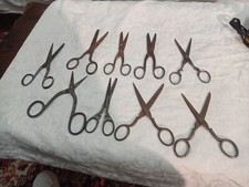 Lot de 9 paires de ciseaux anciens – couture, coiffure, tailleur – métal forgé