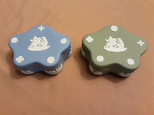 Pair pentafoil wedgwood - pair,