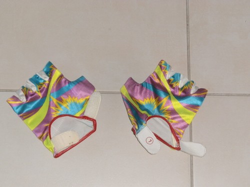Très jolie paire gants de - trÈs,