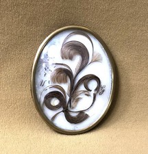 ancien souvenir de deuil / composition en cheveux Cadre Médaillon Reliquaire