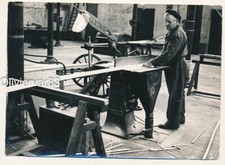 Photo ancienne 18 x 13 cm - Homme travaillant sur machine outil Guilliet