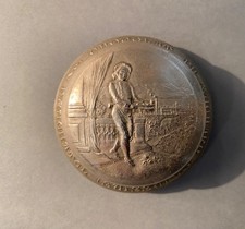 ÉLÉGANTE BOITE  EN TÔLE