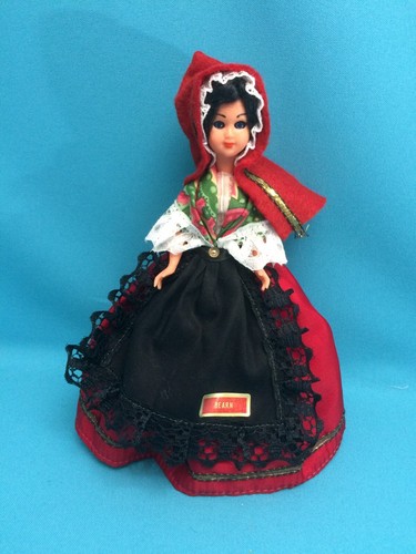 Poupée folklorique régionale