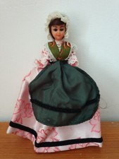 Petite poupée de collection