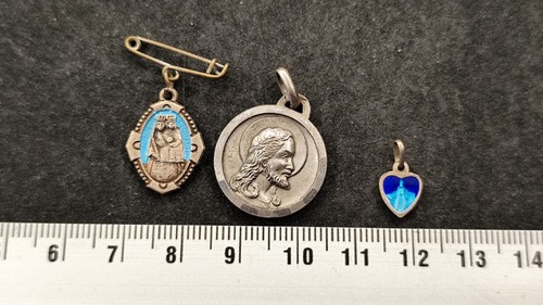 Lot medailles pendentifs - lot,