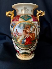 Vase "Royal de Vienne, signé, porcelaine, décor mythologique, liseré doré, 1920