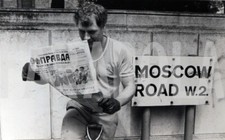 Photo De Presse Vintage Édition Pravda En Anglais 1986, Tirage 18x13 Cm