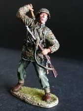 FIRST LEGION - NOR023 -RETIRED / RARE -  Pz Grenadier Throwing Grenade