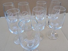 8 verres à vin à pieds