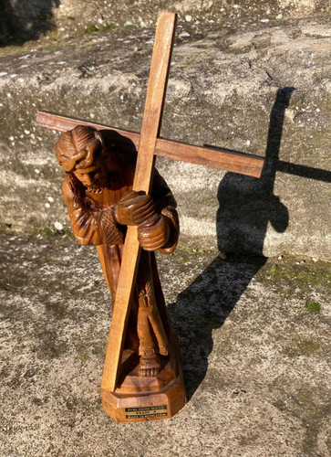 Christ portant croix bois - christ,