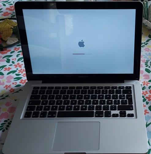 Portable macbook pro - portable,
