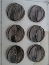 6  GROS BOUTONS ANCIENS SUR CARTE ORIGINELLE