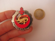 insigne   militaire    porte char numéroté 1323       ( x a  )