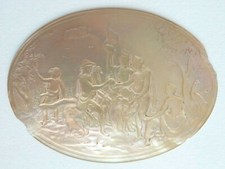 Plaque en nacre sculptée 19e siècle scène mythologique ancien mother of pearl 