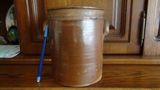 pot à graisse ou épices avec