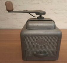 MOULIN A CAFE MARQUE MOULUX EN ALUMINIUM   VINTAGE 