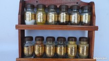 Etagere a épices en bois avec bocal en verre étiqueté