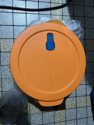 Microwave tupperware - microwave,