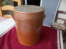 Ancien pot à graisse, à sel ou autre, en grès vernissé avec son couvercle.