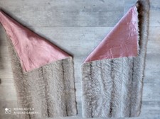 Deux descentes de lit vintage moumoute beige fausse fourrure