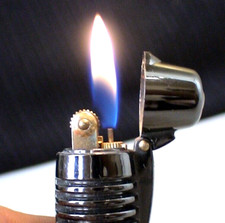 BRIQUET Ancien * Briquet