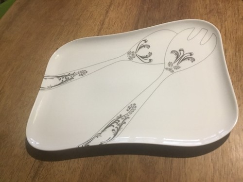Joli petit plat porcelaine