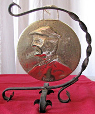 Gong décoratif sur potence en fer forgé