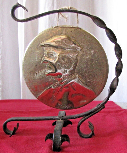 Gong décoratif sur - potence, en