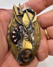 ?? Broche bijou d'artiste signée CYP vintage rouages