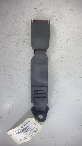 Attache ceinture arriere droit
