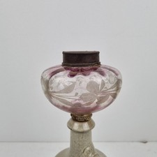 Réservoir, Lampe À Pétrole, Toupie , Piano, Baccarat ? Saint Louis ? Fleurs. 