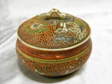 ??  BOITE BONBONNIÈRE POT COUVERT CERAMIQUE EMAILLEE ASIATIQUE SATSUMA JAPON