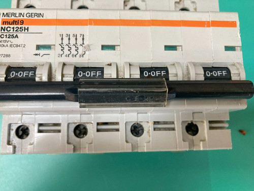 Disjoncteur 415v merlin - disjoncteur,