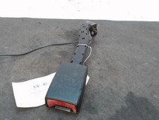 Attache ceinture avant droit