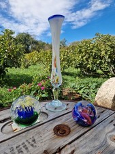 Grand Vase Biot soliflore et deux boule presse papiers en verre 