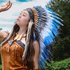 Coiffe en plumes d'inspiration indienne pour spectacle de danse de