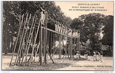 94 JOINVILLE LE PONT - ecole militaire - saut du portique