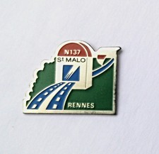 Pin's borne kilométrique N°137 Saint Malo Rennes