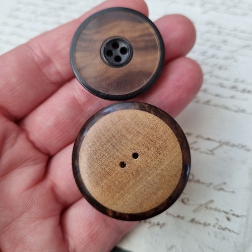 Grands boutons anciens en - 2,