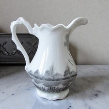 Limoges. Verseuse en porcelaine à décor peint d'un paysage tournant C. Meliet