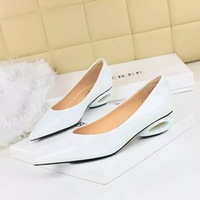 Décolleté À Pointe Blanche