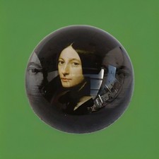 Superbe grand et  gros sulfure presse papier demi lune en verre vintage