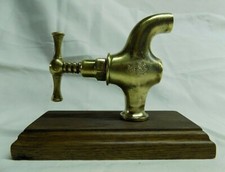 Ancien robinet laiton sur